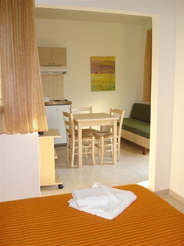 Margarita Beach Hotel Agia Marina  Exterior photo